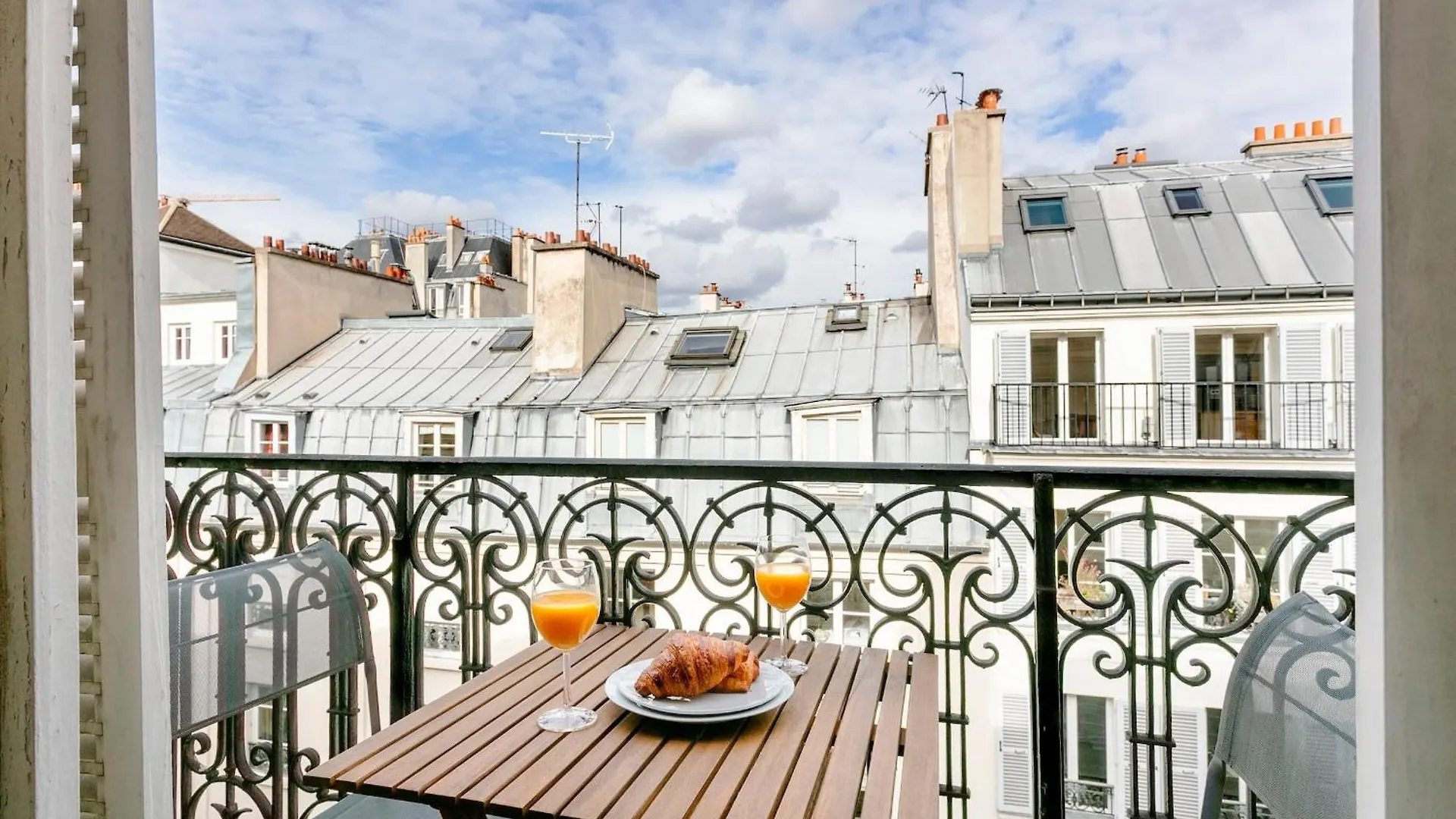 Apartment Notre-Dame - 1Br With Balcony - Cityapartmentstay Paris France